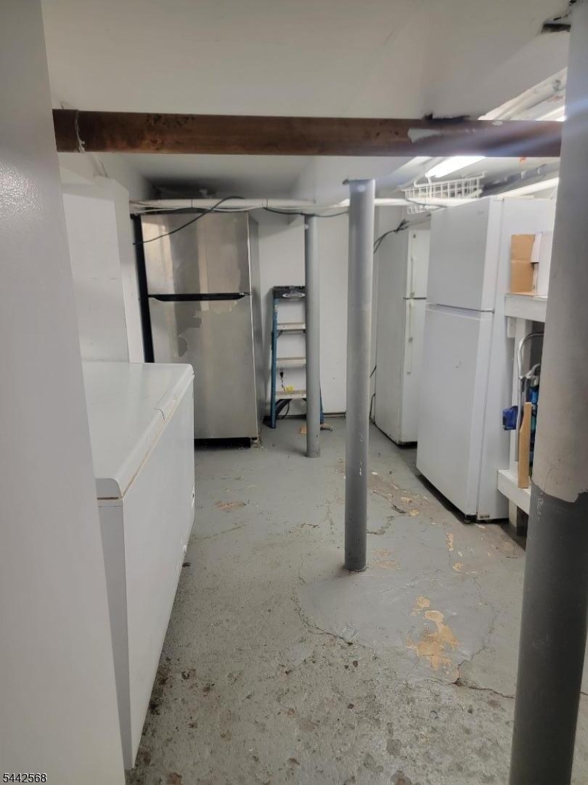 10 frezers and refrigerators