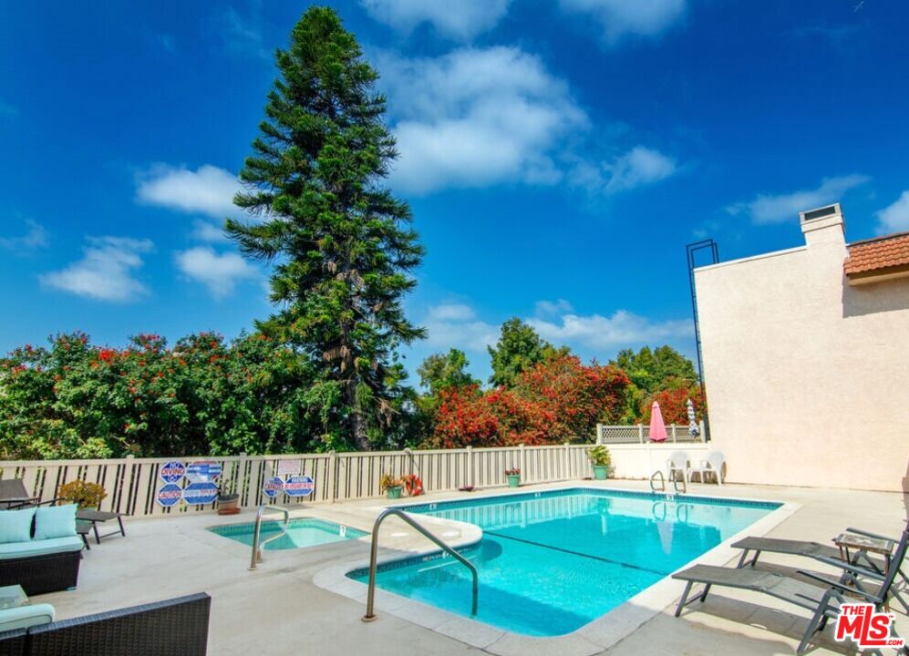 Pool & Spa