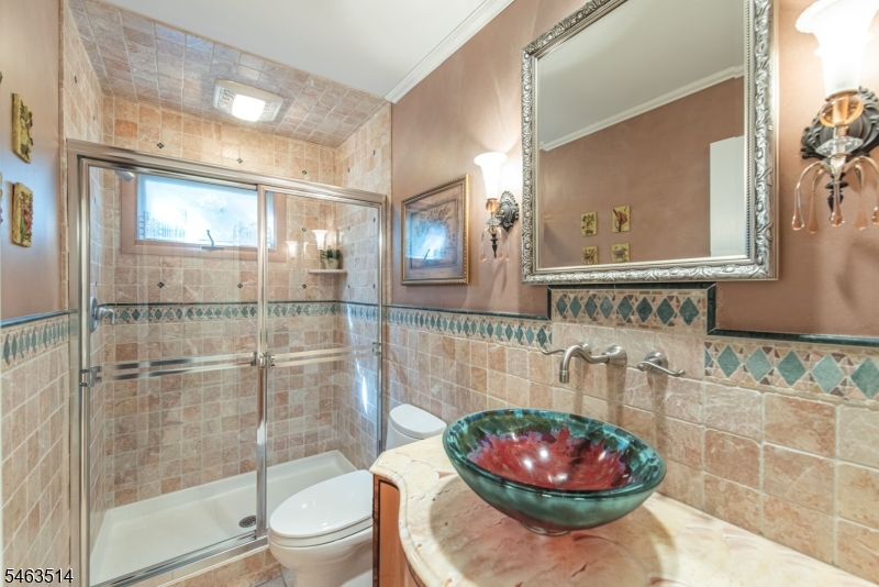 Main floor full bath