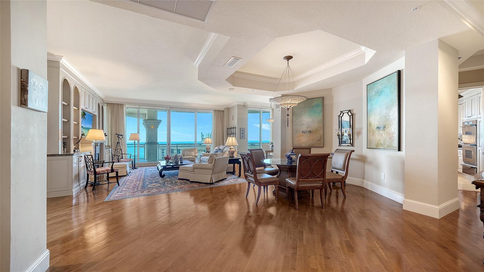 1206 GRAND SALON