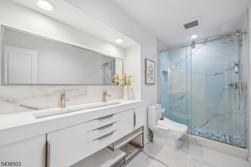 2nd Floor Hallway Bath