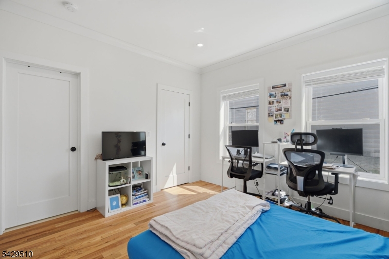 Fl1 - Primary Bedroom