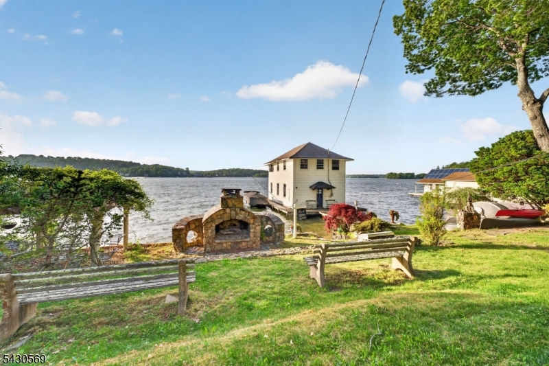 Lakeside Yard