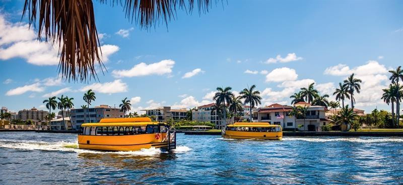 WALK TO LAUDERDALE BY THE SEA BEACH, STORES, RESTAURANTS, NIGHTLIFE, TRANSPORTATION, AND ONLY MINUTES TO FORT LAUDERDALE, POMPANO BEACH ATTRACTIONS AN