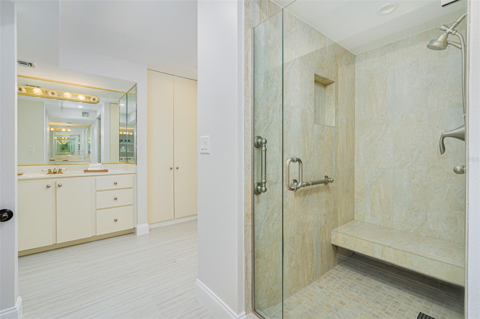PRIMARY BEDROOM BATHROOM