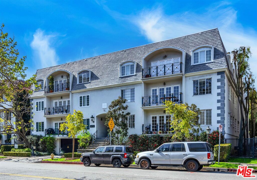 Exterior of Fleur de Lis build