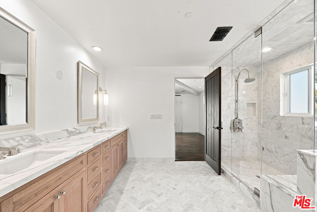 Primary Bath/Steam Shower