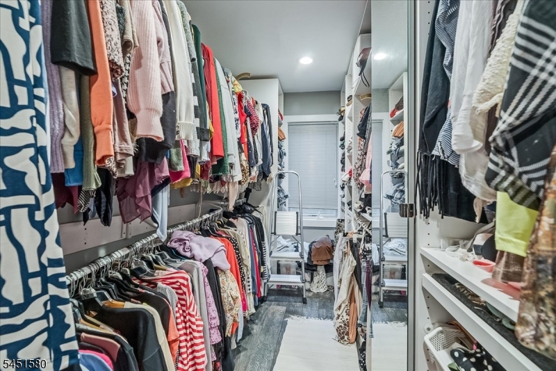 walk in closet