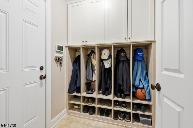 Mudroom w/ 2 car garage access