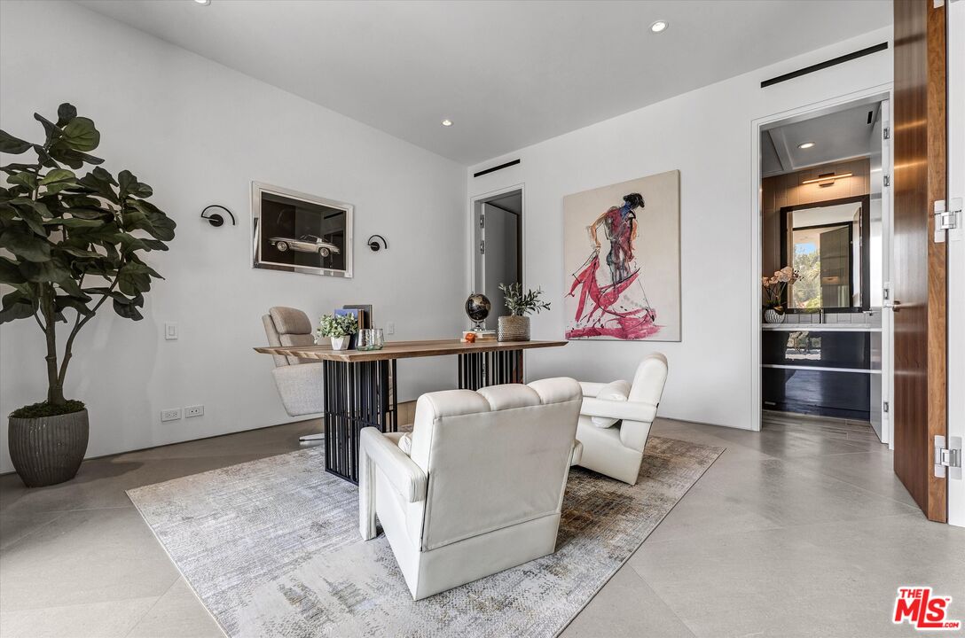 Bottom Floor Bedroom/Office