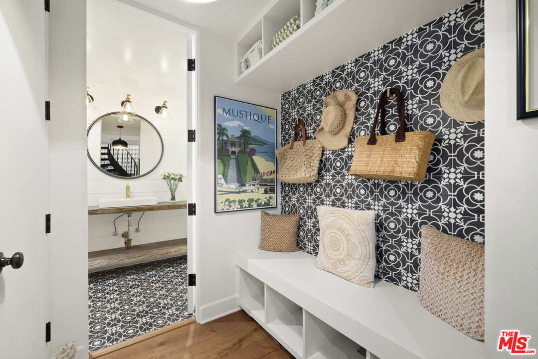 mud room