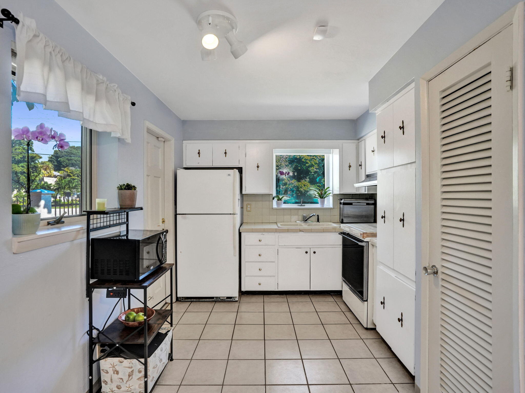 Guest House - kitchen
