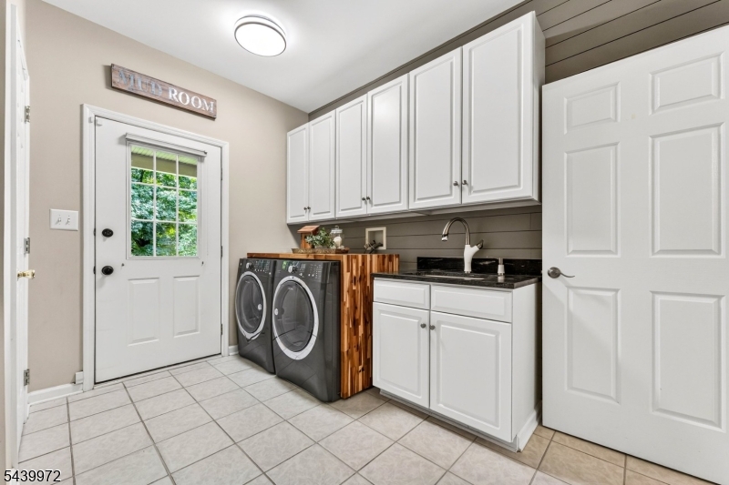 laundry/mud room