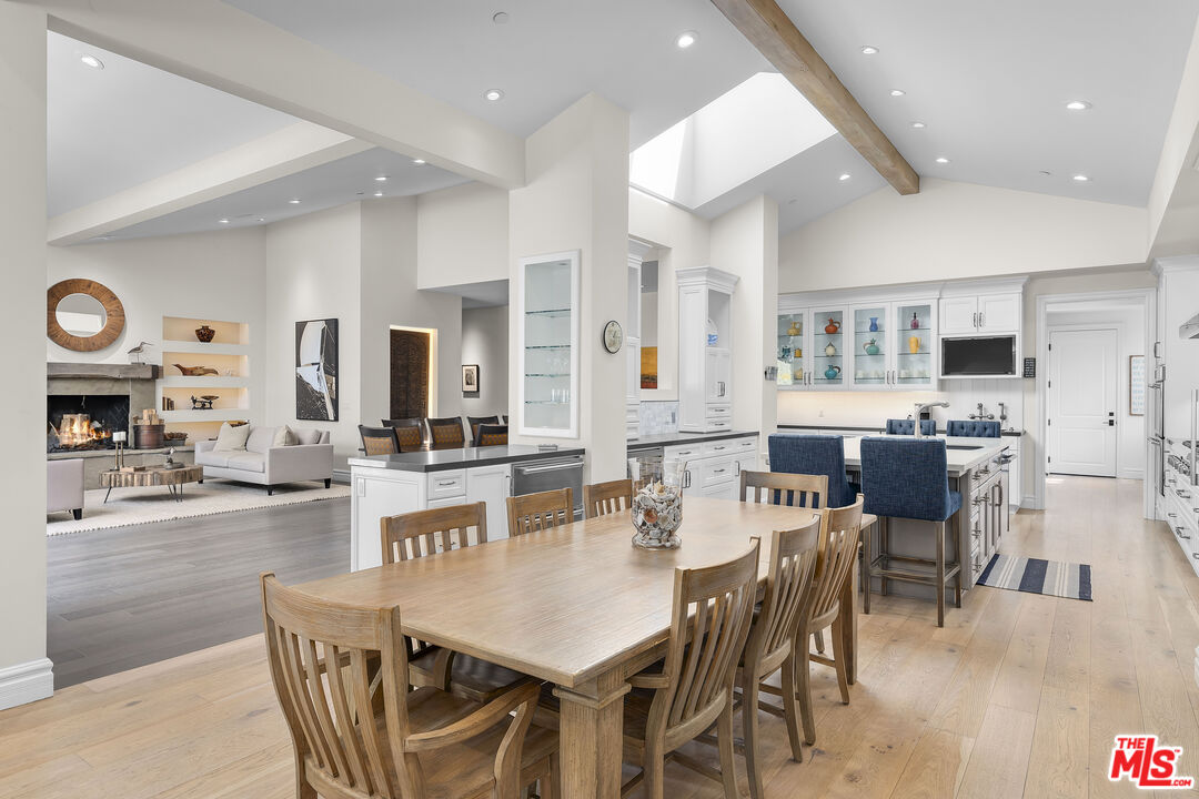 Eat in kitchen