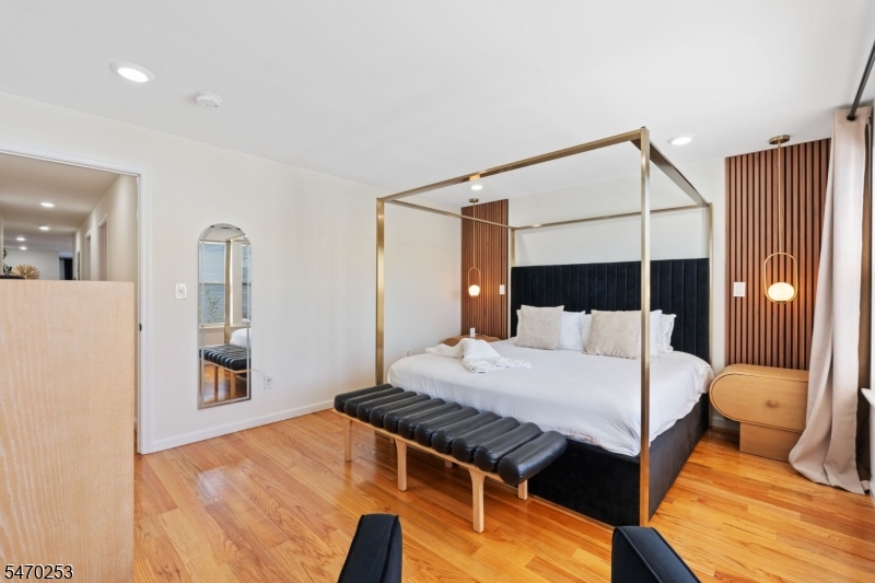 Primary bedroom unit 1