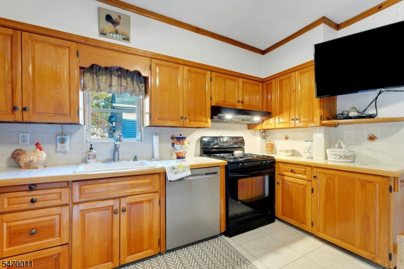 Unit 2 â?? Eat-In Kitchen