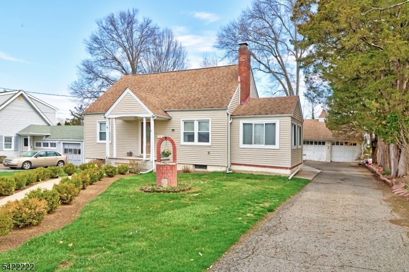 Front view with driveway