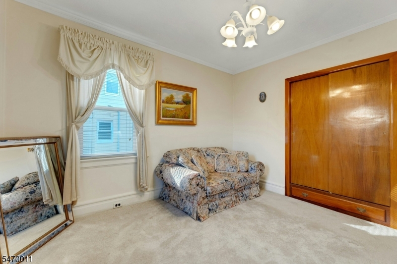 Unit 2 â?? Bedroom & Closet