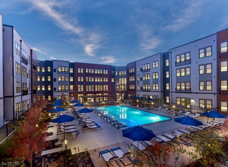 Canterly Place Pool Courtyard