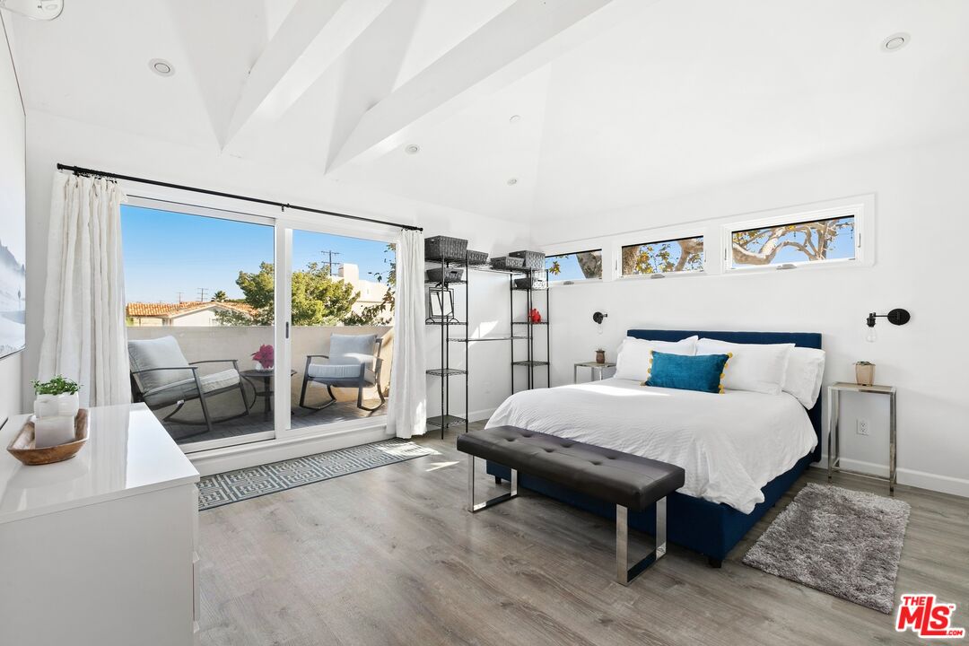 Guest House - bedroom with bal