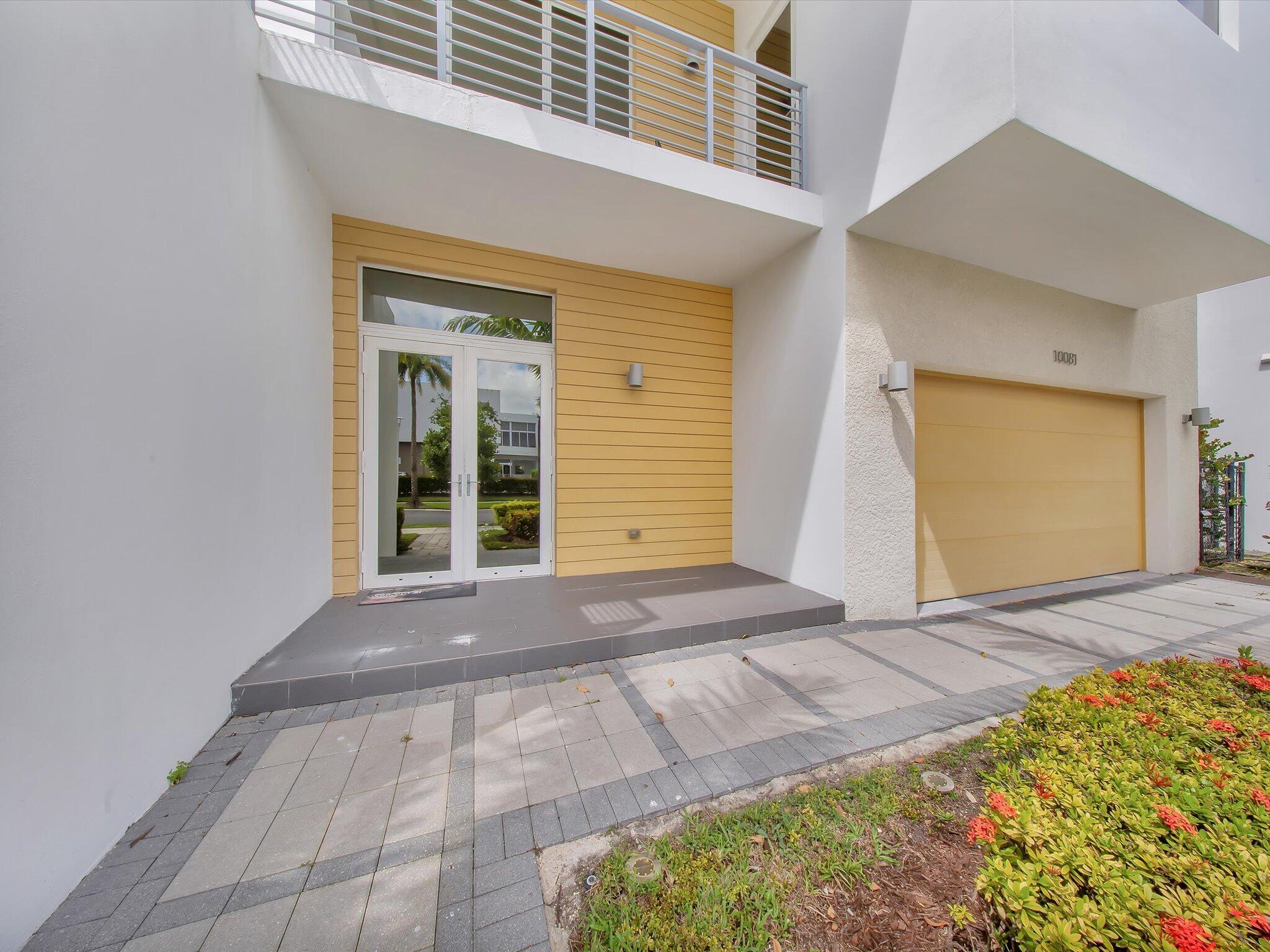 ENTRANCE DORAL 60 HOME
