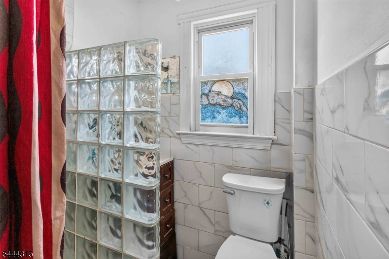 2nd floor Full Bath