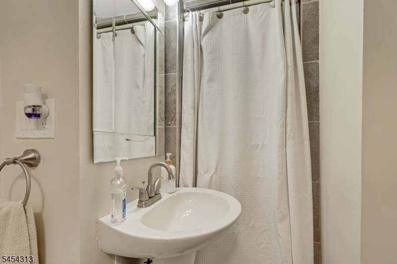 Apartment 1 - Bath Room