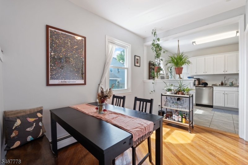 1st Floor Dining/Kitchen