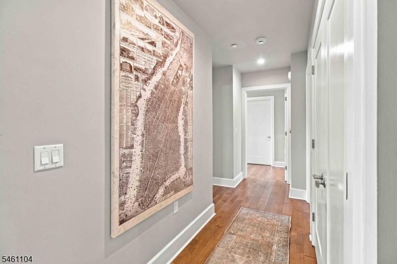 Hallway to bedrooms