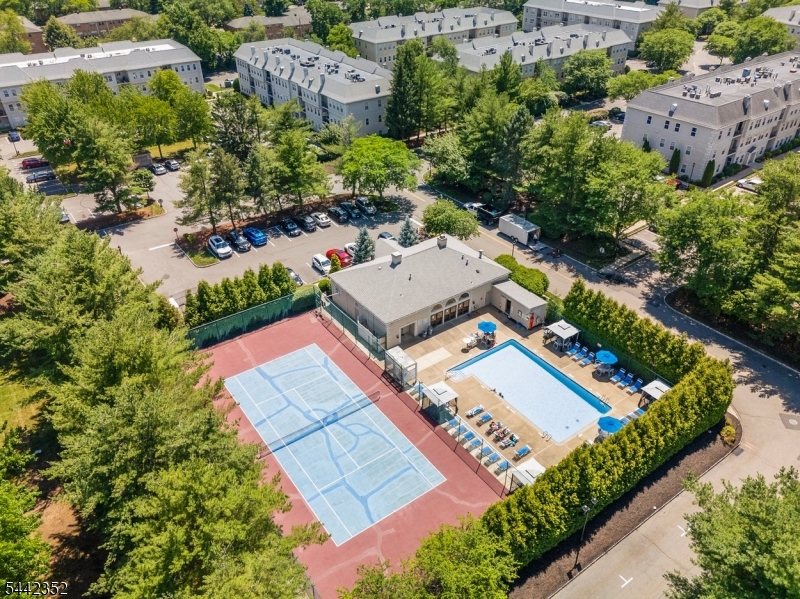 pool tennis clubhouse