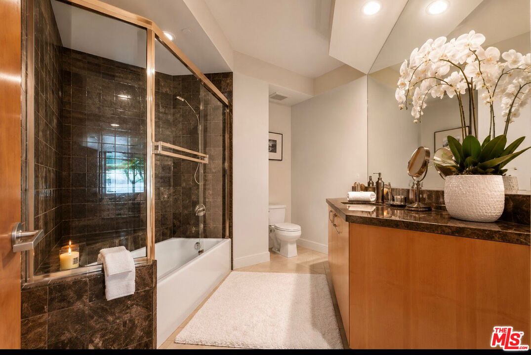 2nd Bath room