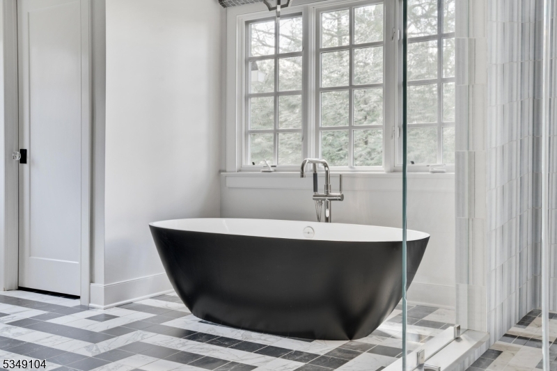 Primary Bath (2 of 2)
