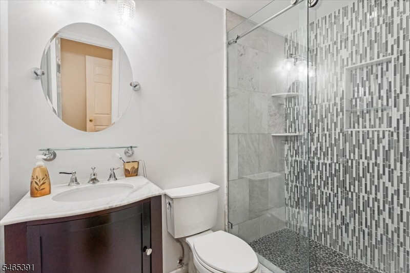 Primary Bathrooom