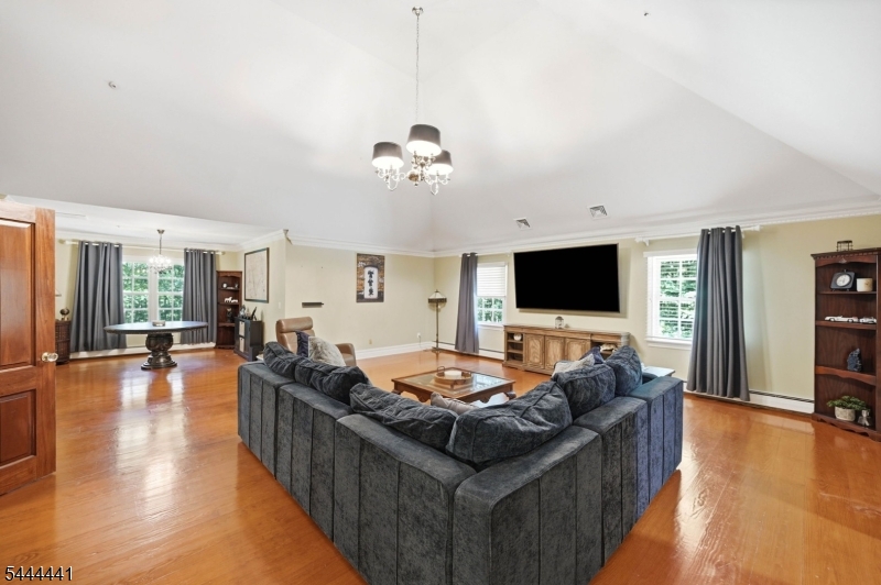 Sitting Room / Bedroom 5