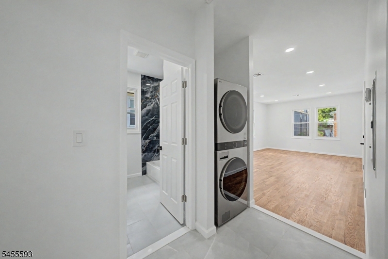 Laundry Apt 2