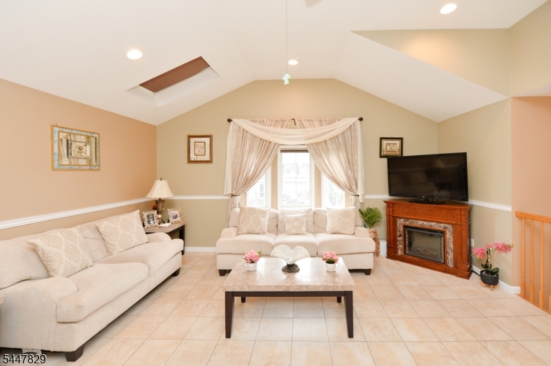 2nd Floor Family Rm