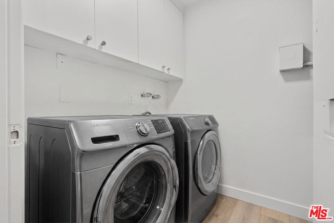 Virtually staged laundry room