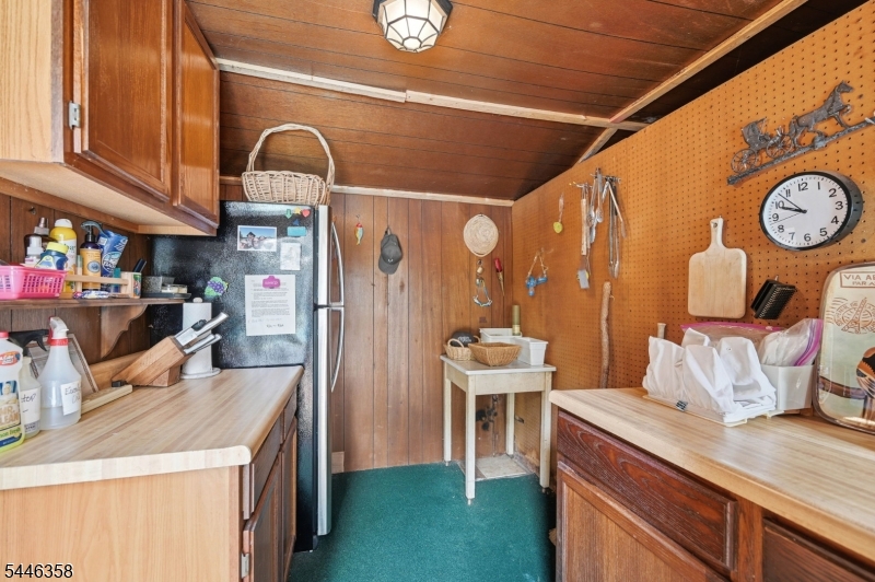 Shed/Cabana w/Drinks/Changing