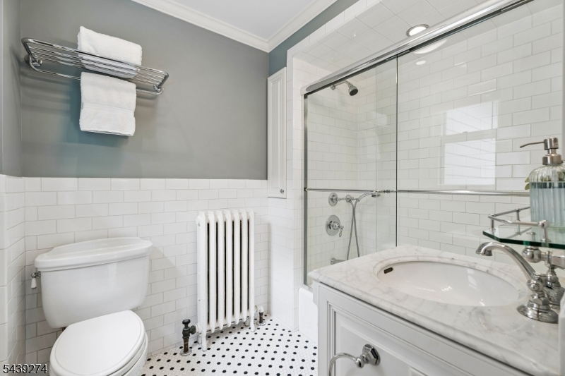En Suite Bath