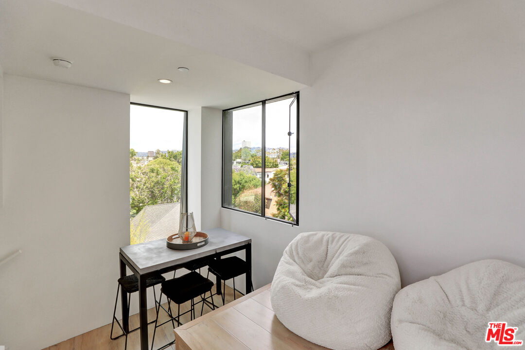 Light-filled bonus room just o