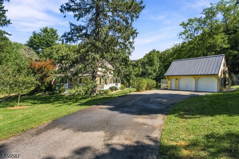 Detached Garage