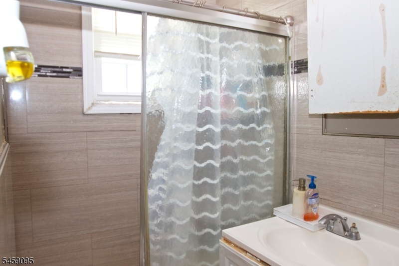 Bathroom 2nd floor