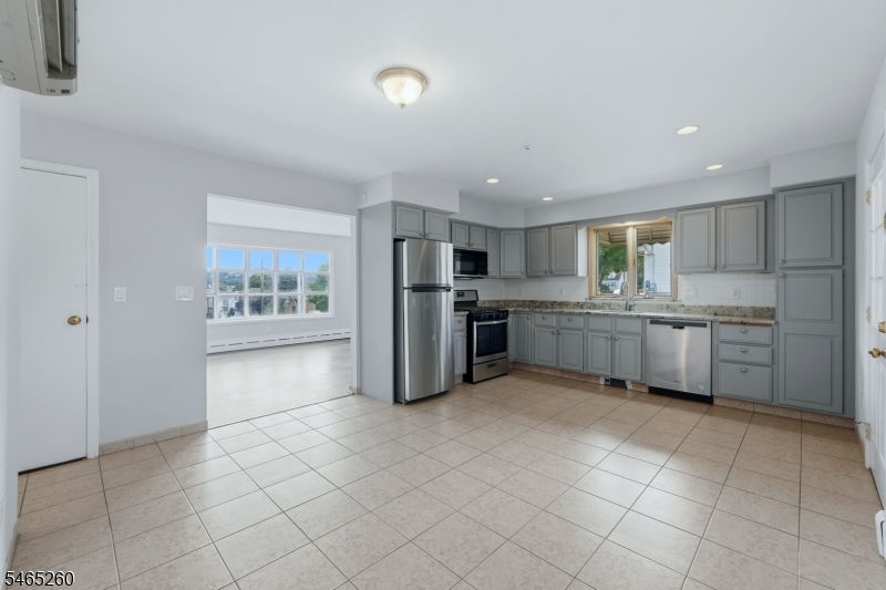Eat-In Kitchen (unit 1)