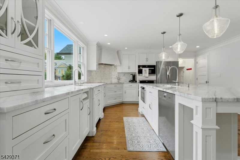 Bright Kitchen