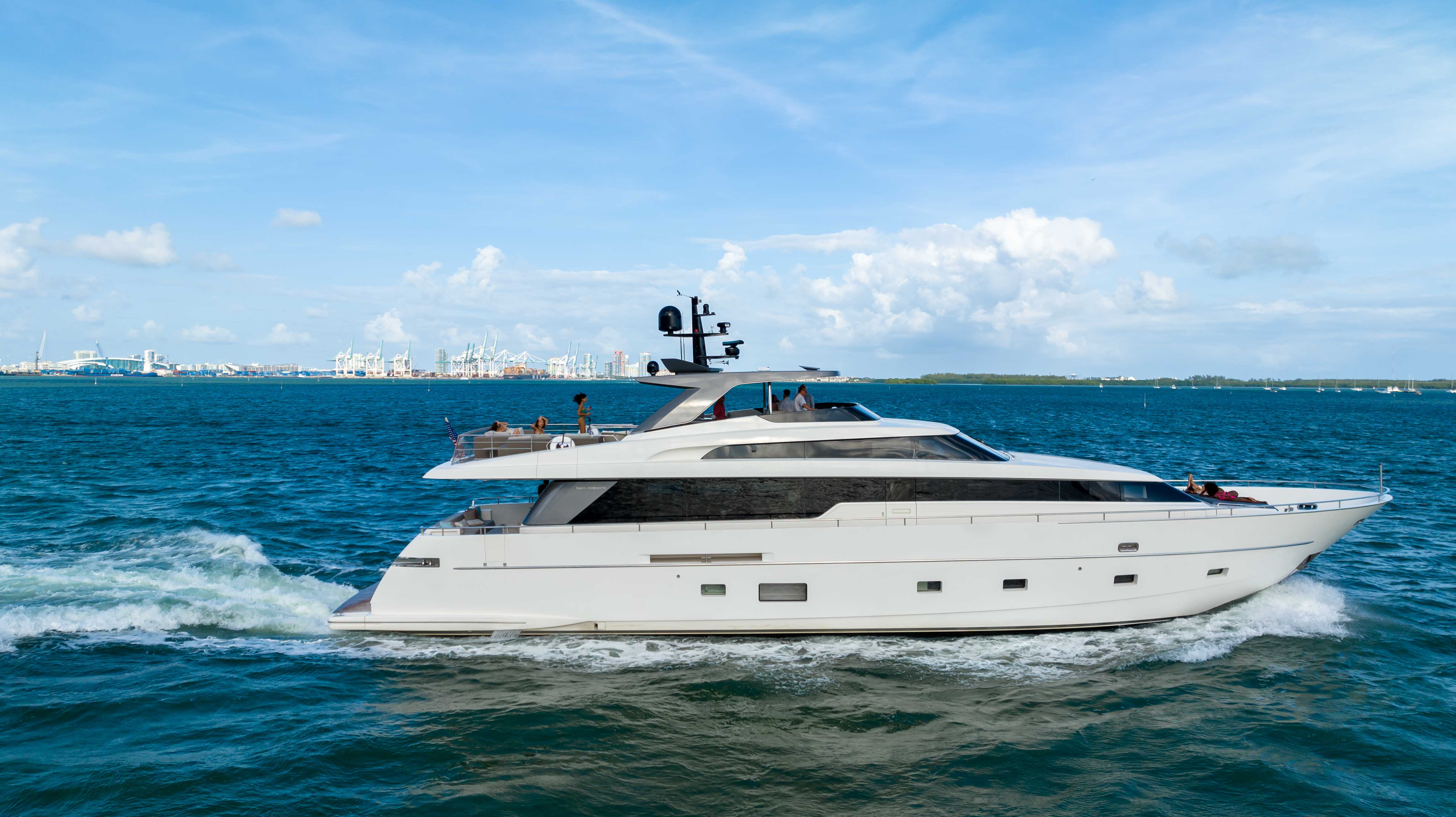 97 San Lorenzo Flybridge