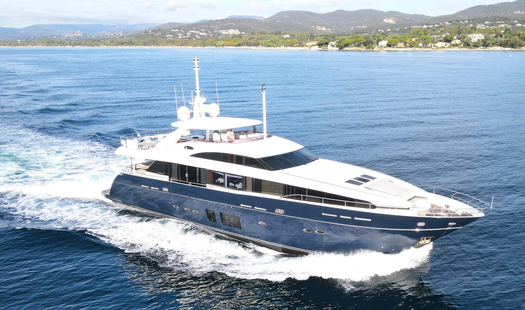 M/Y FLY
