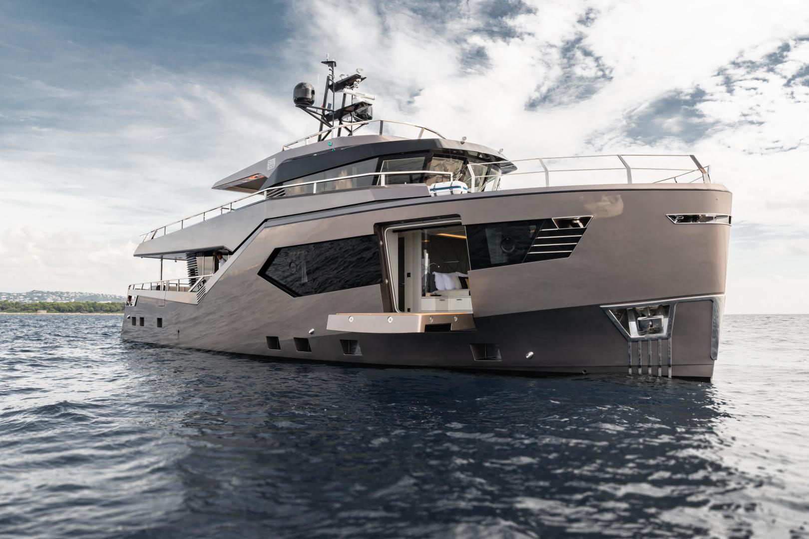EVADNE Rock 85 Hull 4