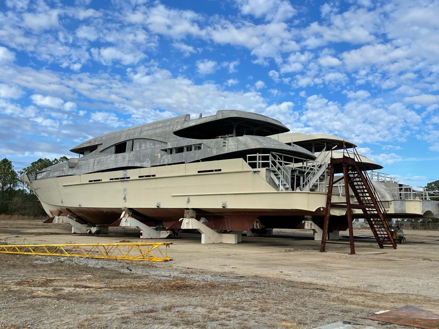 T 052 UNDER CONSTRUCTION