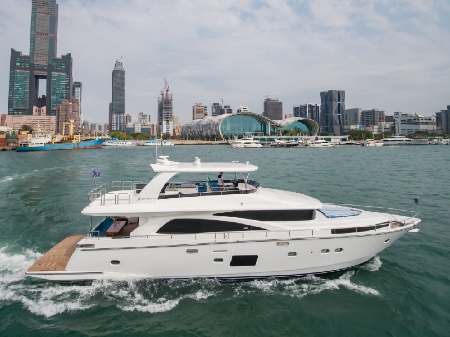 JOHNSON 80 FLYBRIDGE
